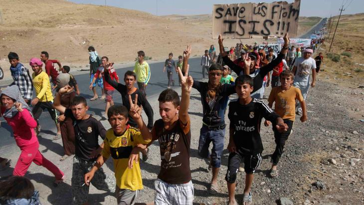 Displaced Yazidis at the Iraqi–Syrian border crossing in Fishkhabour, Dohuk province (photo: Reuters)