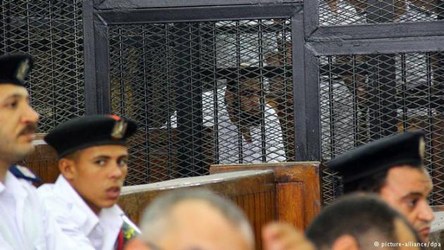 Supporters of the Muslim Brotherhood in court (photo: picture-alliance/dpa)