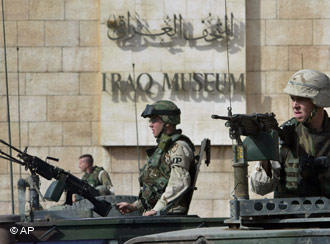 US soldiers outside the Iraq Museum in Baghdad in 2003 (photo: AP)