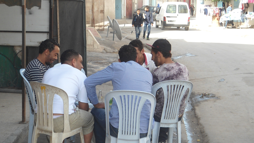 شباب عاطلون عن العمل في تونس. Foto: DW/G.Tarak