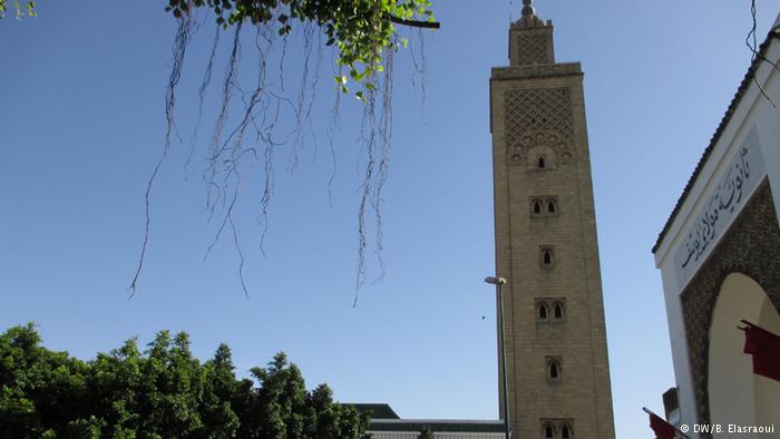 يعاقب القانون المغربي بالسجن من 6 أشهر إلى 3 سنوات كل من يُدان بتهمة "زعزعة عقيدة مسلم أو تحويله إلى ديانة أخرى".