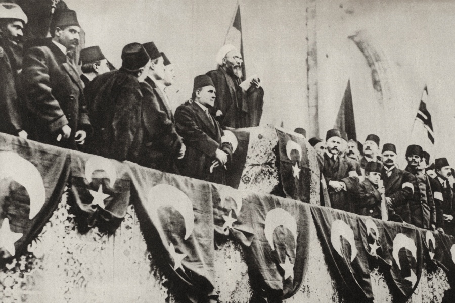بعد دخول العثمانيين رسميا في الحرب العالمية الأولى، شيخ الإسلام في اسطنبول يدعو إلى الجهاد بتاريخ 14 / 11 / 1914.  Foto: picture-alliance