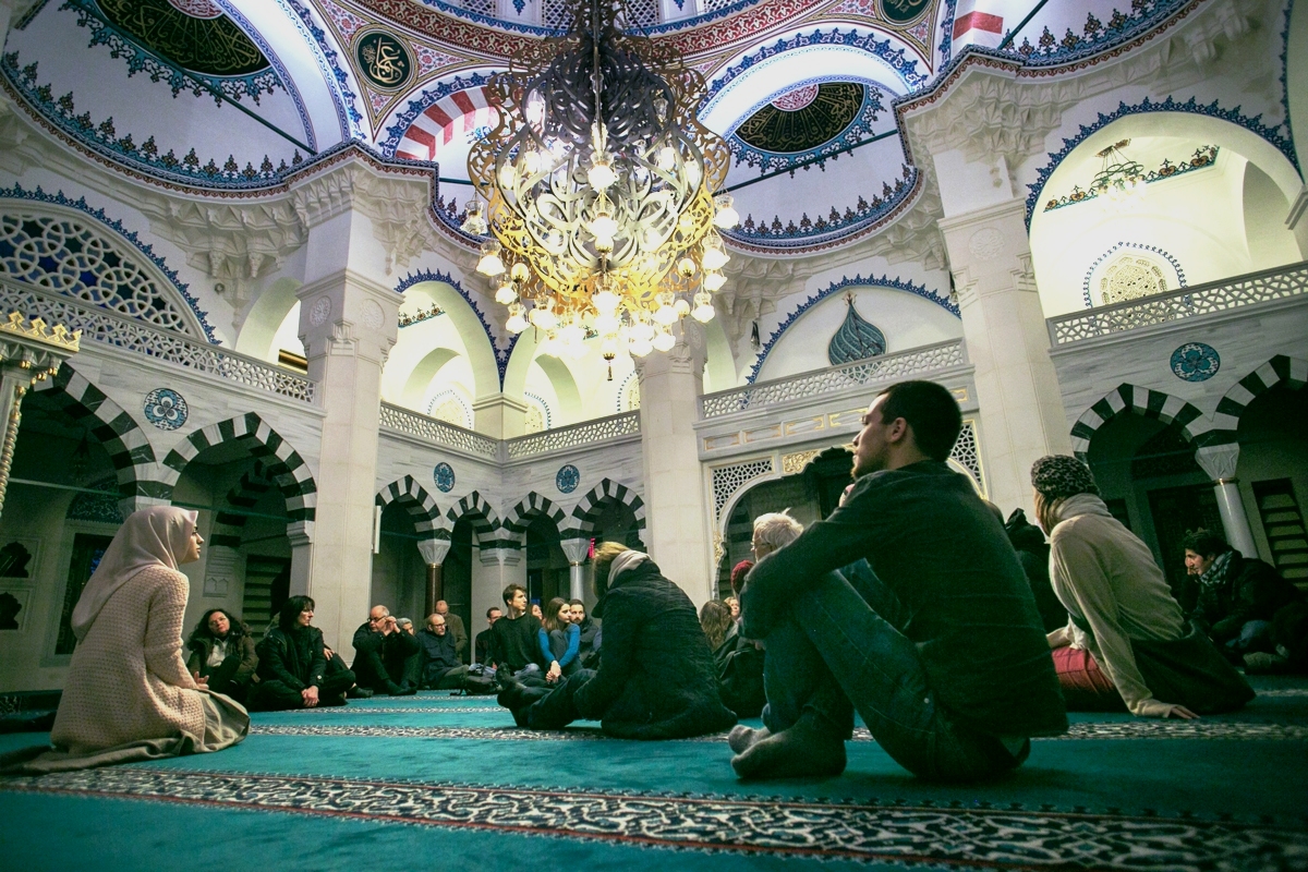 Jews and Muslims meet in December 2014 at the Sehitlik Mosque in Berlin for an event organised by Salaam-Schalom (photo: William Noah Glucroft)