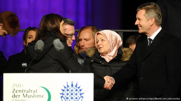 كما كان الرئيس الألماني الأسبق كريستيان فولف من بين الحضور، وهو الذي كان أول من قال تلك العبارة الشهيرة: "الإسلام جزء من ألمانيا"، في عام 2010 عندما كان رئيساً للبلاد.