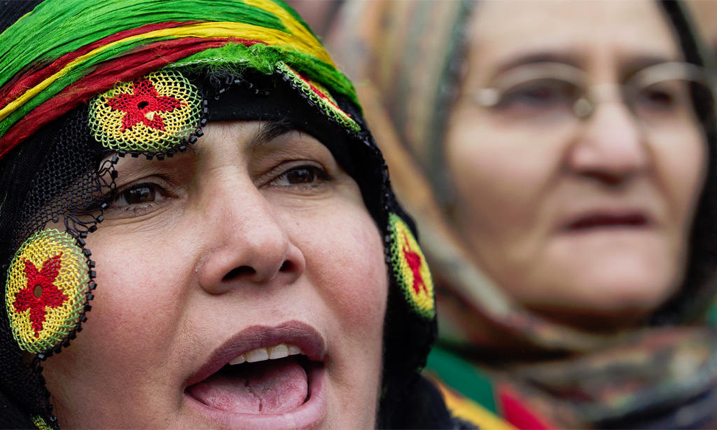 Kurden protestieren für kulturelle Autonomierechte; Foto: epa/dpa