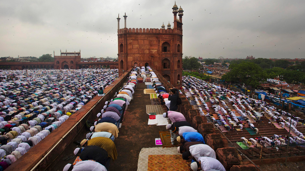 Muslime beim Gebet in der Großen Moschee ("Jama Masjid") in Neu Delhi; Foto: Reuters