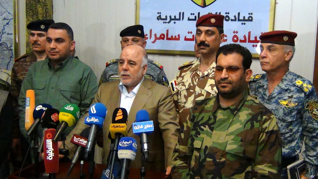 Haider al-Abadi bei einer Pressekonferenz der irakischen Armee bei Samarra; Foto: picture-alliance/EPA