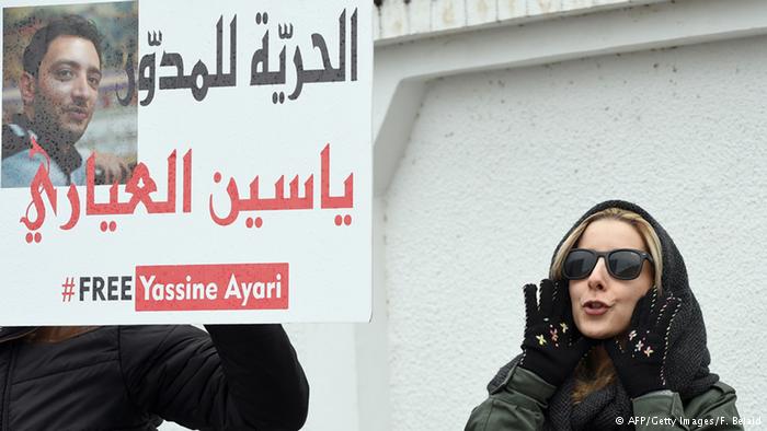 A woman protesting outside the military appeal court that heard Yassine Ayari's case (photo: AFP/Getty Images/F. Belaid)