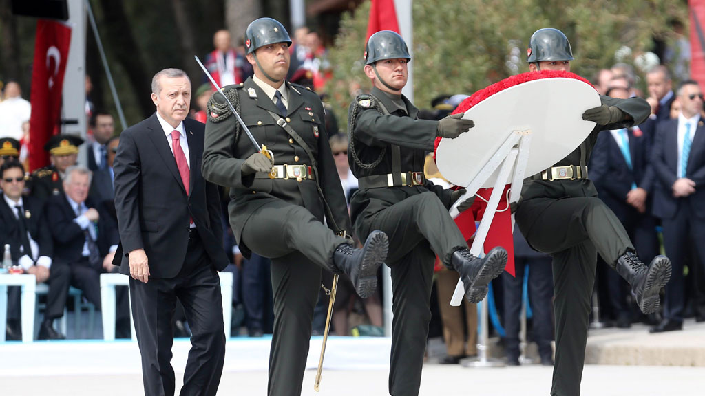 President Erdogan arrives to lay a wreath at the Canakkale Martyrs' Memorial in Canakkale, 24 April 2015 (photo: AFP/Getty Images/A. Altan)