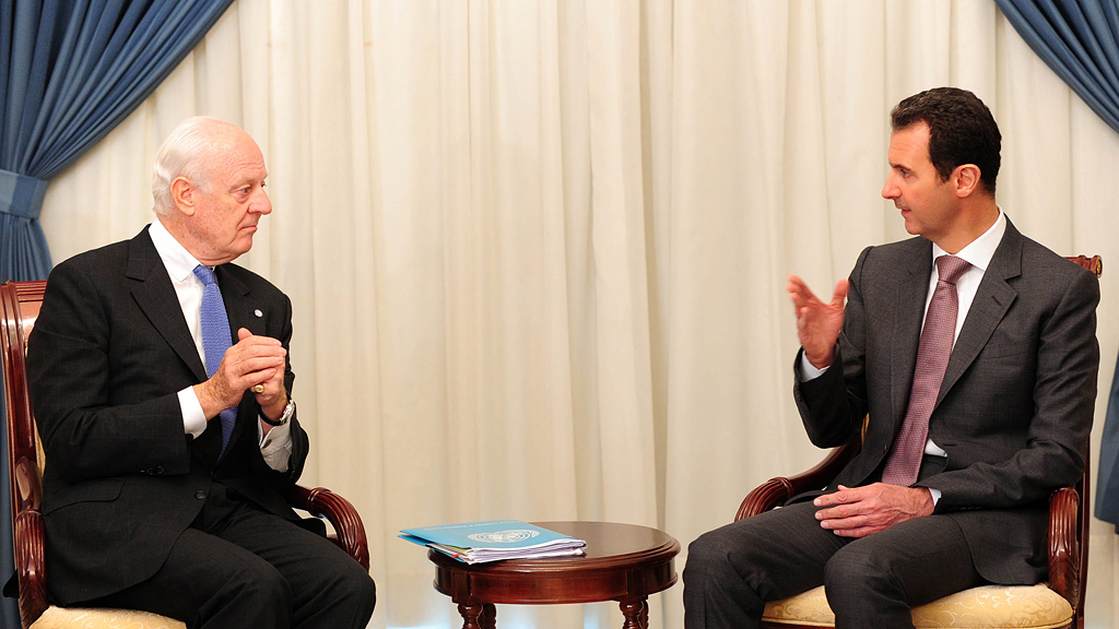 Der UN-Gesandte Staffan de Mistura zu Gesprächen bei Baschar al-Assad; Foto: picture-alliance/dpa