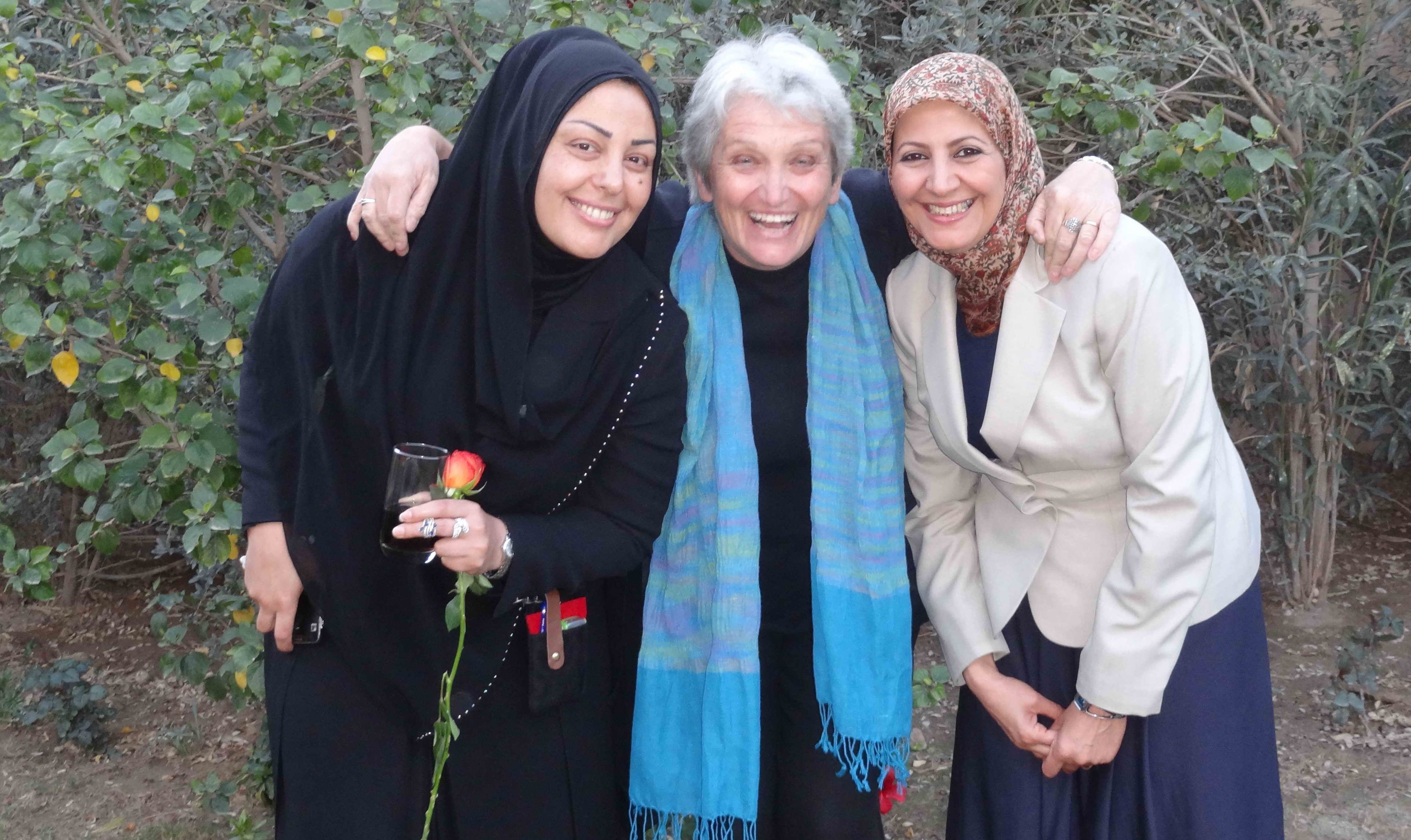Von links nach rechts im Bild: Samarkand al- Djabiri, Birgit Svensson und Amal al-Nusairi; Foto: Birgit Svensson