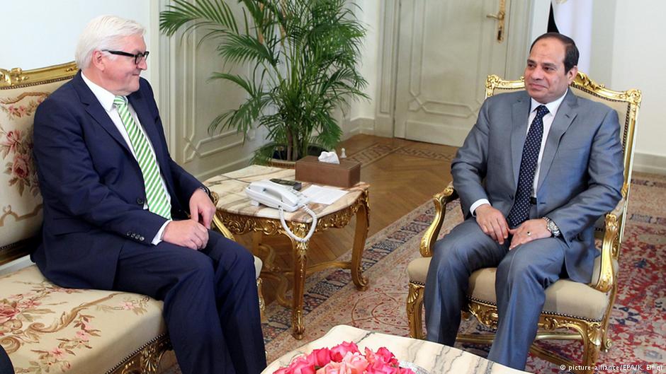 Präsident Abdel Fattah al-Sisi, hier mit Bundesaußenminister Frank-Walter Steinmeier (l.), lässt die Muslimbrüder seit dem Putsch brutal verfolgen. Foto: picture-alliance/EPA/ K. Elfiqi