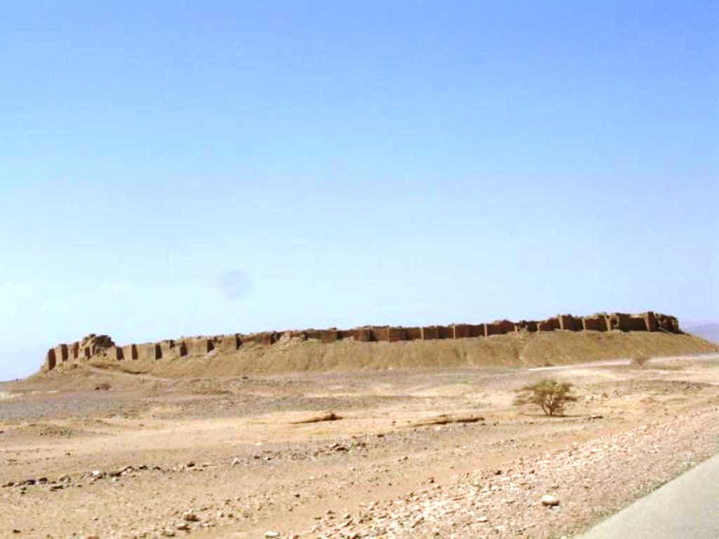 سور مدينة براقش الأثري- قبل القصف Baraqish a town in northwestern Yemen. Photo: Amida Sholan