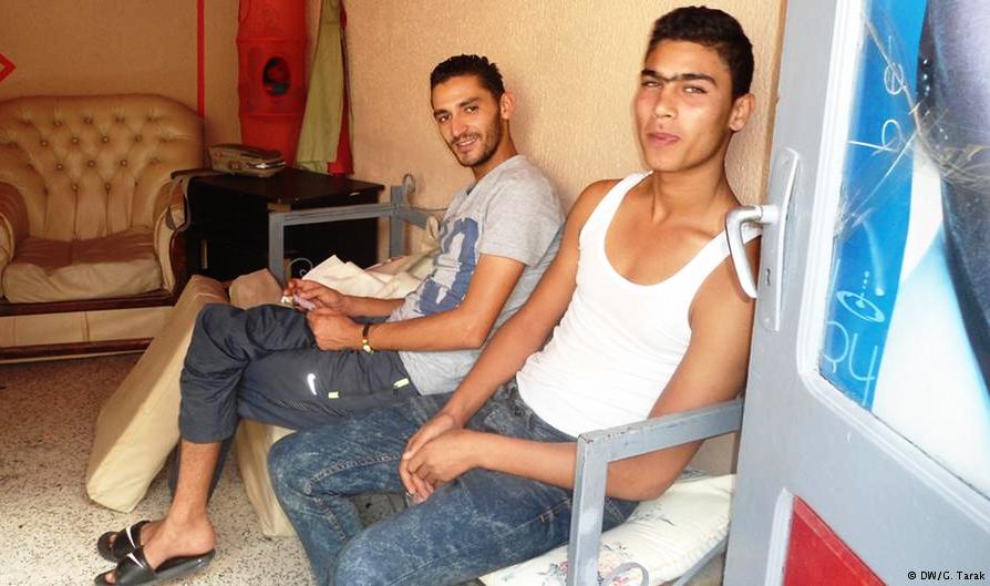Junge, arbeitslose Tunesier. Foto: DW/ G. Tarak