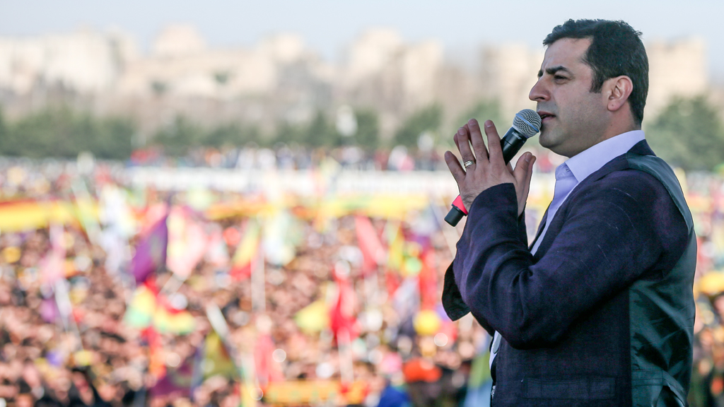 Selahattin Demirtas, leader of pro-Kurdish Peoples' Democracy Party (HDP) speaks during Newroz celebrations on 22 March 2015 in Istanbul (photo: picture alliance/abaca)