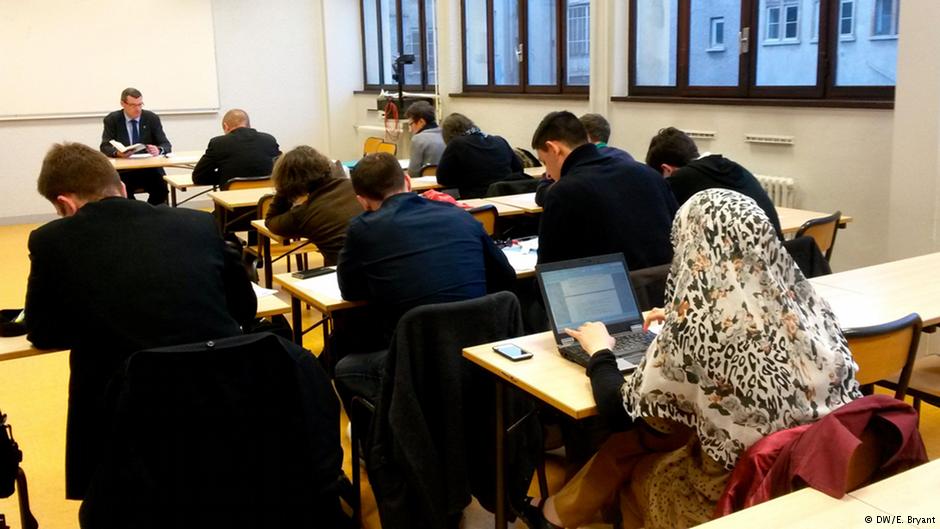 Unterricht in Säkularismus und religiöser Freiheit an der Universität in Lyon. Foto: DW/ E. Bryant