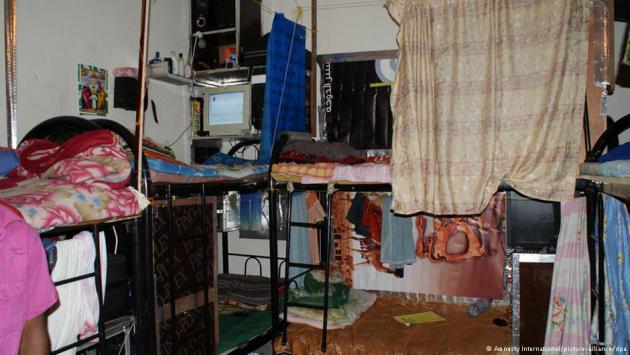 غرفة لعمال أجانب في قطر