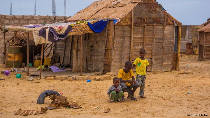 Children in a shanty town on the outskirts of Nouakchott (photo: Robert Asher)