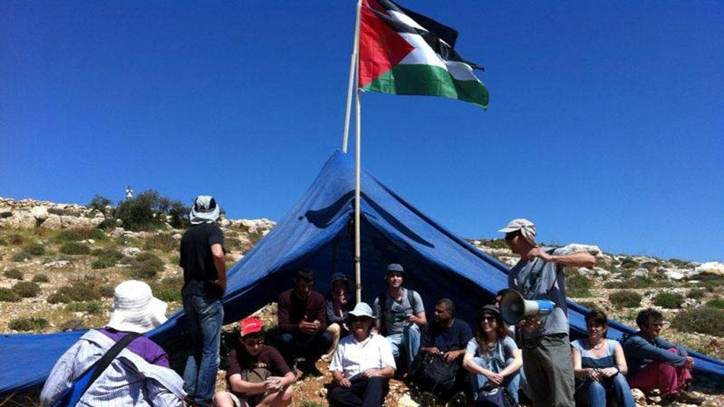 Combatants-Aktivisten für Frieden protestieren gegen die Erweiterung einer israelischen Siedlung; Foto: Itmar Feigenbaum