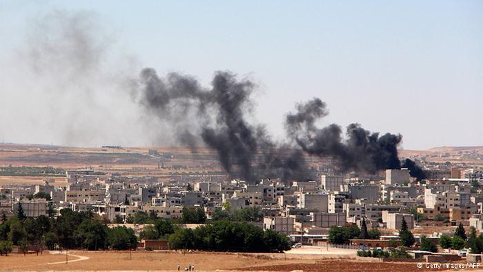كوباني: قتل نحو 146 مدنيا في هجوم نفذه تنظيم "داعش" على مدينة كوباني وقرية قريبة الجمعة ( 26 حزيران/ يونيو 2015) فيما عُد ثاني أكبر مذبحة للمدنيين في سوريا، حسب المرصد السوري لحقوق الإنسان.