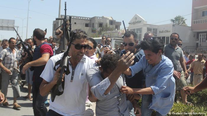 أعلنت وزارة الداخلية التونسية سقوط عشرات القتلى والجرحى الجمعة 26 يونيو/ حزيران 2015 في هجومين على فندقين في ولاية سوسة السياحية 