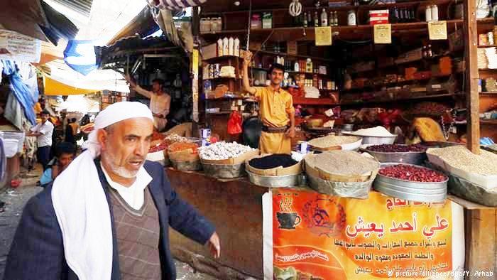 اليمنيون يحتفلون بشهر رمضان هذا العام رغم الحرب والدمار. هذه الحرب تركت بصمات وآثارا واضحة على حياتهم في هذا الشهر الكريم.