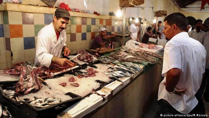 يزداد الإقبال على الشراء في الأسواق التونسية الشعبية في شهر رمضان. ويصبح للسمك مذاقٌ آخر في الشهر الكريم. ولا تخلو منه مائدة أو ثلاجة في تونس.
