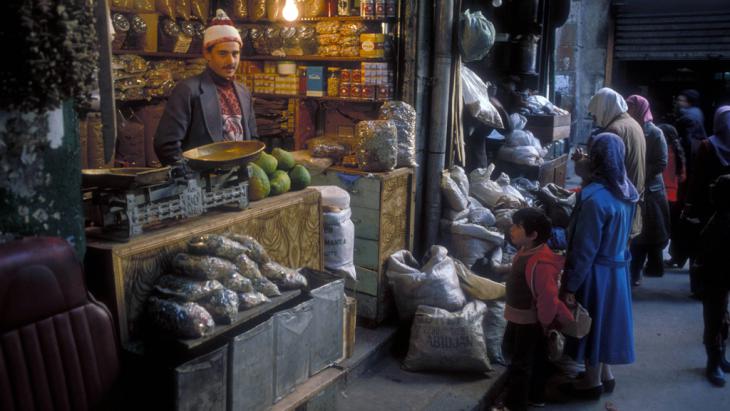 A stall in the Hamidiya souk in the old part of Damascus (photo: R. Hayo)