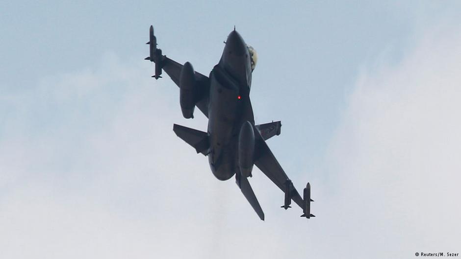 Ein türkischer F-16 steigt zu einem Einsatz in die Luft. Foto: Reuters / M. Sezer
