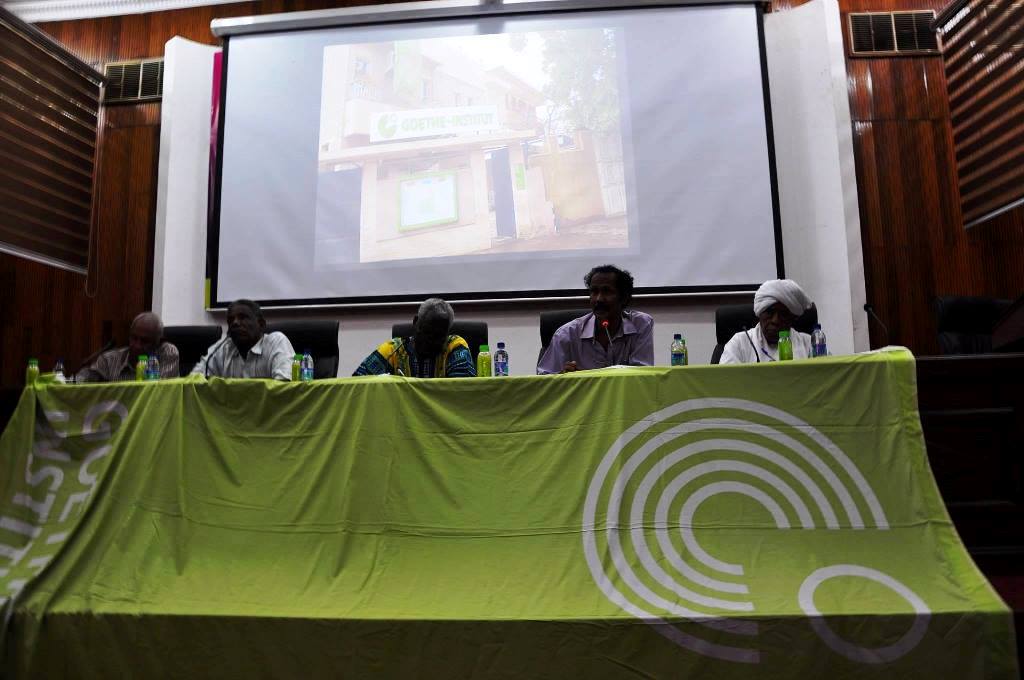 جانب من الندوة التي نظمها معهد غوتة الألماني في العاصمة السودانية الخرطوم لتدشين العدد 103 من مجلة فكرو فن يوم الثلاثاء الموافق 25 / 8 / 2015. Photo: Jamal Ghallap