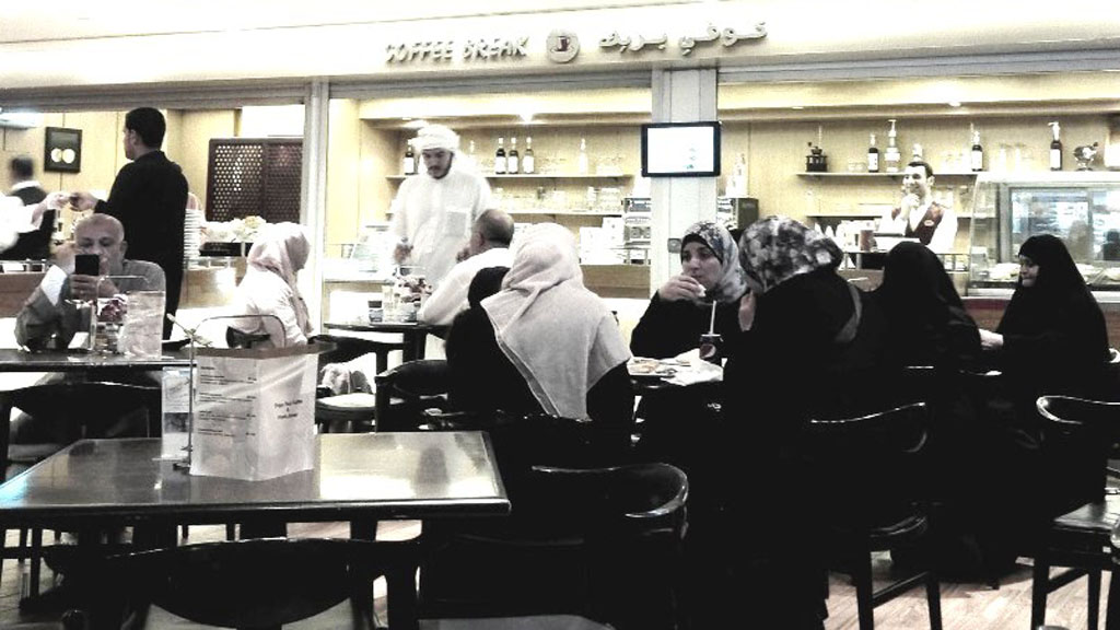 People in a cafe in Saudi Arabia (photo: Ali Takhtkeshha)