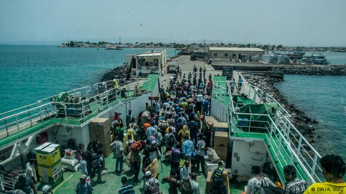 Refugees on a ferry in Djibouti (photo: DW/Andreas Stahl)