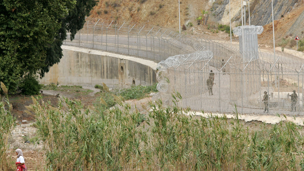 Grenzzaun zwischen Spanien Marokko in Ceuta; Foto: picture-alliance/dpa