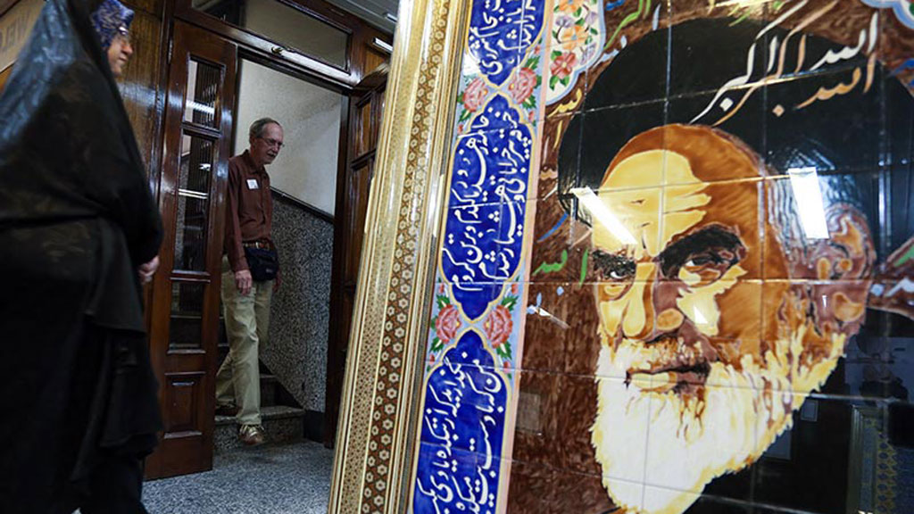 Tafel in Gedenken an Imam Khomeini im iranischen Jamaran; Foto: jamaran.ir