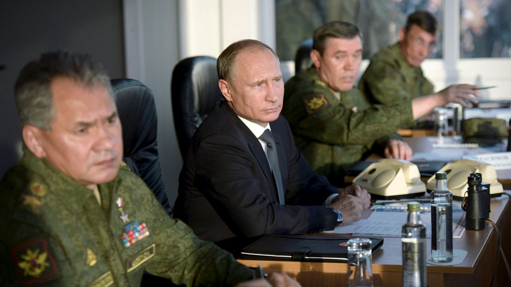 Manöver des russischen Militärs im Beisein von Wladimir Putin; Foto: Reuters/Ria Novosti/A. Nikolsky