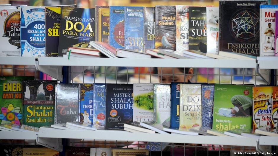 Top trends in Indonesia: religious books, comics and pop novels (photo: AFP/Getty Images)