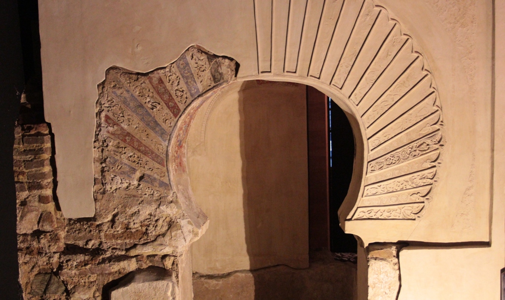 Im Keller der San-Juan-de-Dios-Kirche in Ibn Arabis Geburtsstadt Murcia befinden sich die Überreste eines Mihrabs; Foto: Marian Brehmer