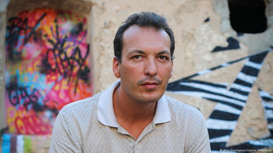 Portrait von Mehdi Ben Cheikh, der in Tunis die Galerie "32 bis" führt