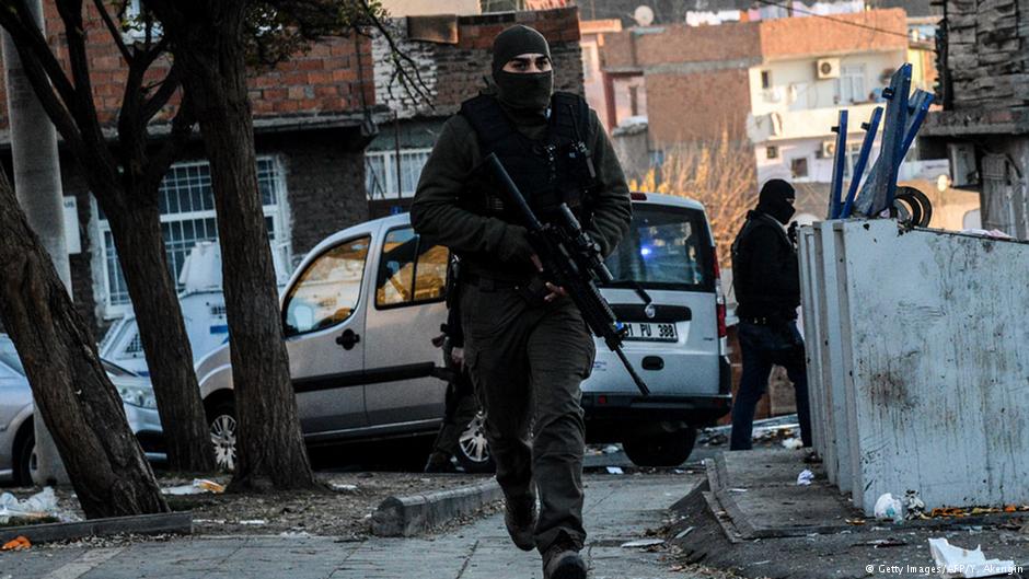 Fighter on the street in Diyarbakir, Turkey (photo: Getty Imagesw/AFP)