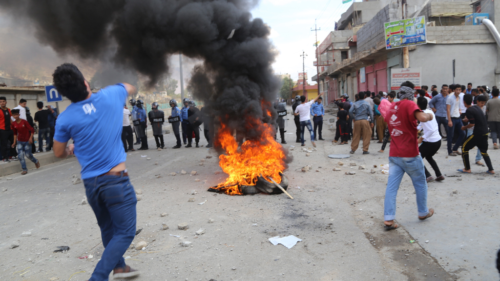 Proteste gegen Barzani in Suleimanija am 10. Oktober 2015; Foto: picture-alliance/AA/F. Ferec