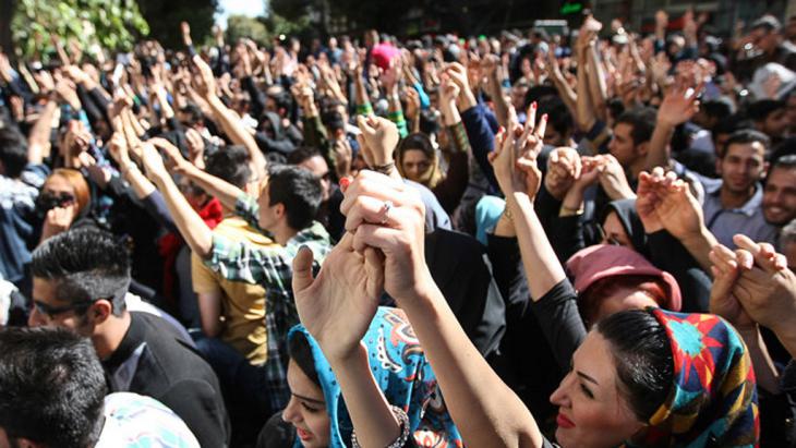 Protests in Isfahan against acid attacks (photo: Isna.ir)