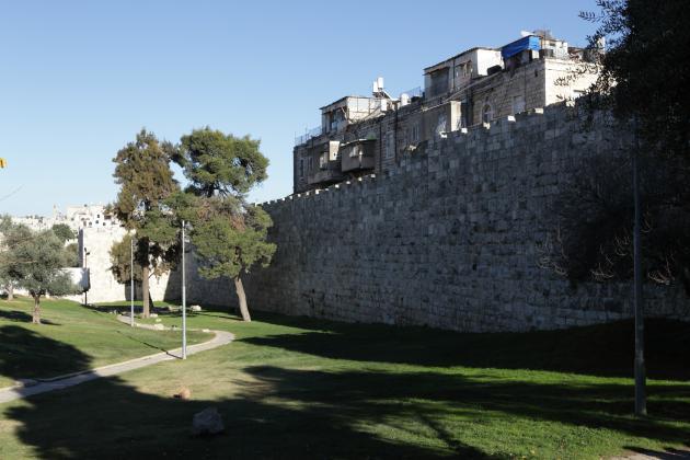 عُمرانيات إسرائيلية حديثة تستولي على القدس القديمة. Felix Koltermann