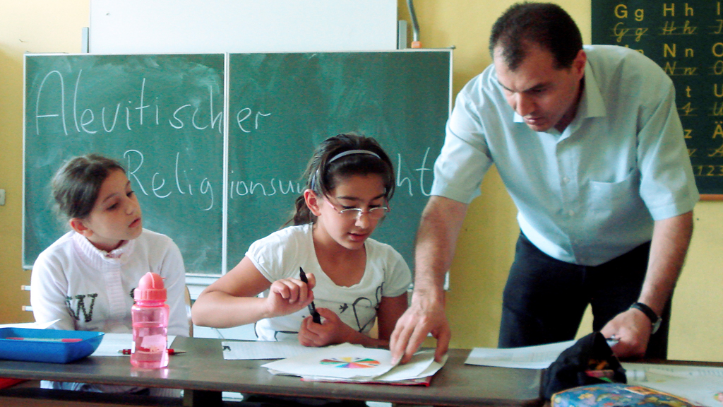 Religious education for Alevi children in a primary school in Hesse (photo: picture-alliance/dpa)