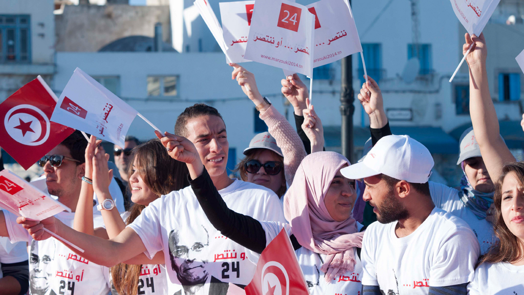Anhänger Moncef Marzoukis im Wahlkampf in Tunis; Foto: DW/S. Mersch