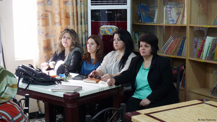 Four Kurdish women participating in the writing workshop in Basra in southern Iraq (photo: Inka Thunecke/DW)