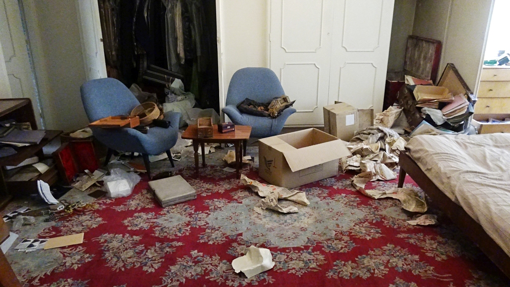 Verwüstungen nach Einbruch in Forouhars Wohnung in Teheran; Foto: privat