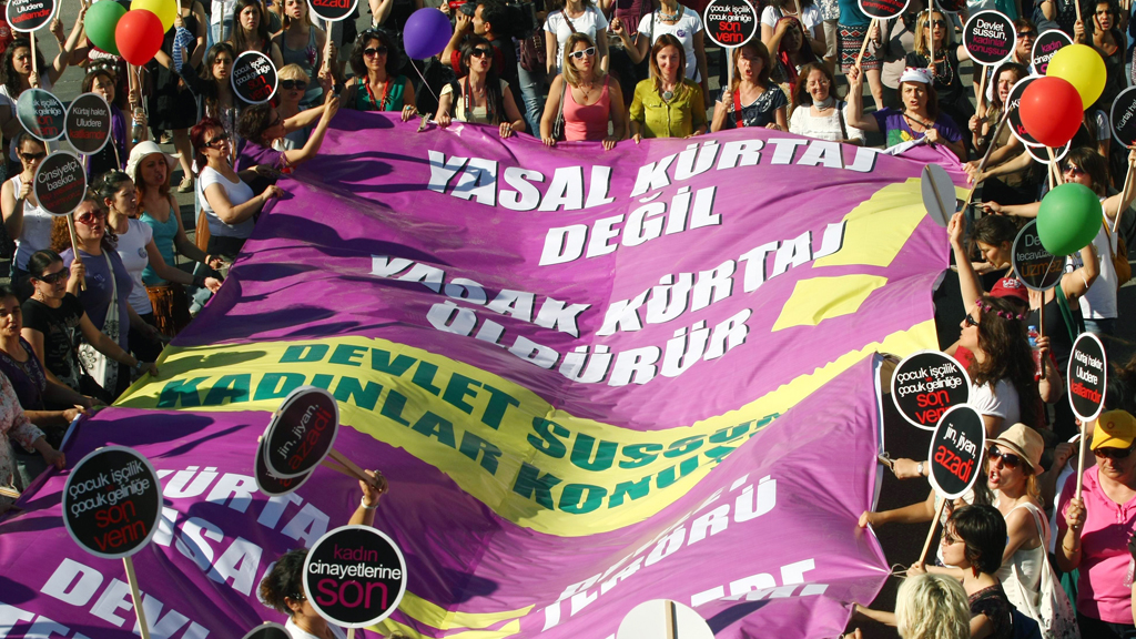 Proteste gegen Abtreibungsgesetz in Istanbul; Foto: AP