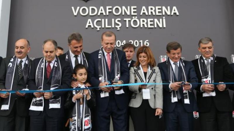 Staatspräsident Recep Tayyip Erdoğan bei der Beşiktaş-Stadioneröffnung im April 2016; Foto: Reuters
