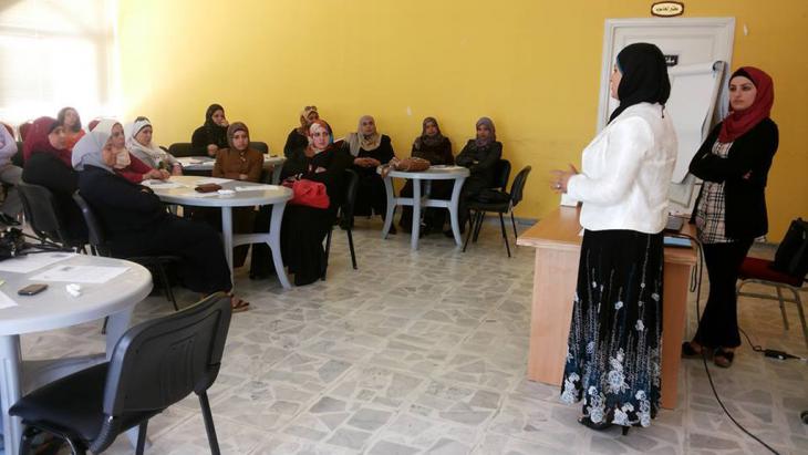 ″Violence against women″ training seminar in the Jordanian town of Karak (photo: Omama Al Shameilah)