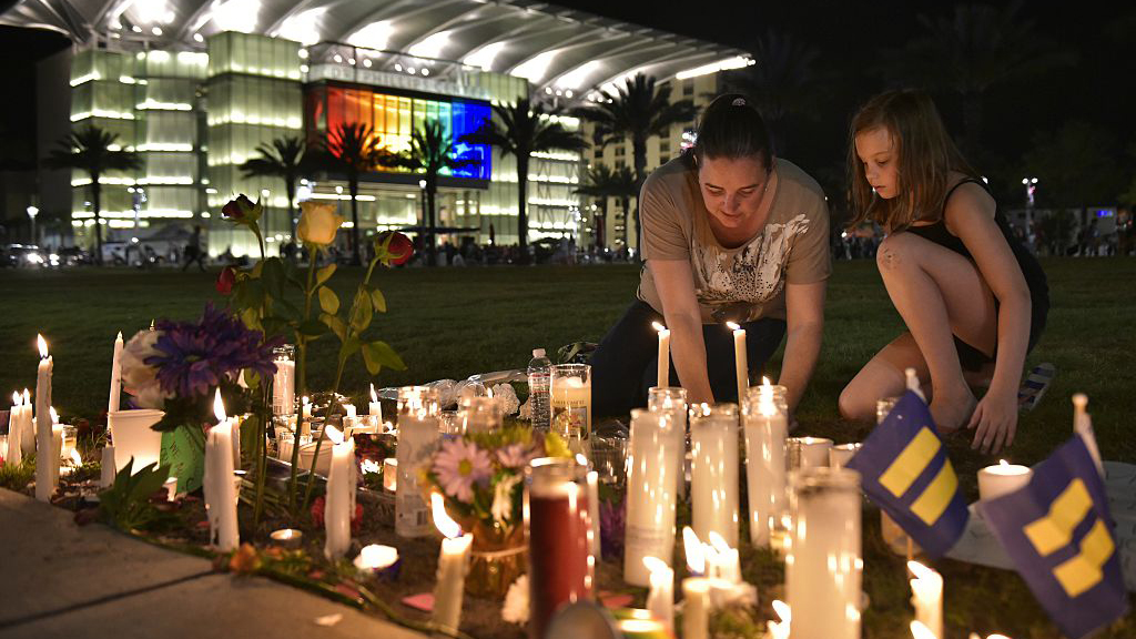 Trauer um die Opfer von Orlando; Foto: Getty Images/AFP/ M. Ngan